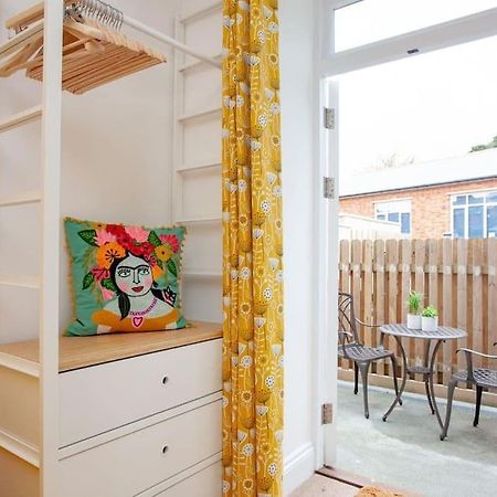 2 Central, Spacious, Apartment With Private Patio Sidmouth Bagian luar foto