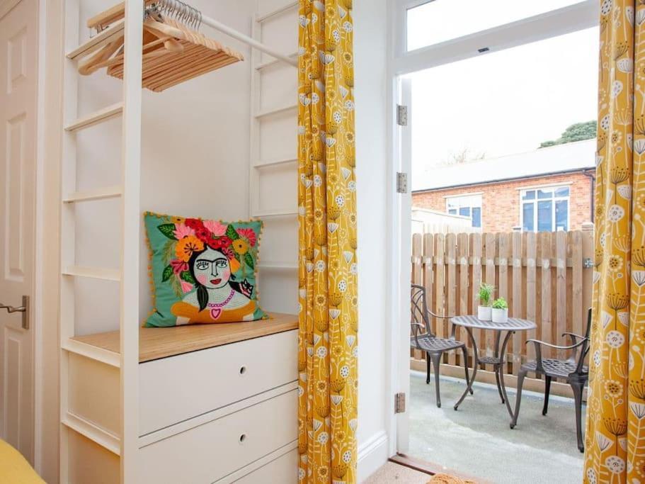 2 Central, Spacious, Apartment With Private Patio Sidmouth Bagian luar foto