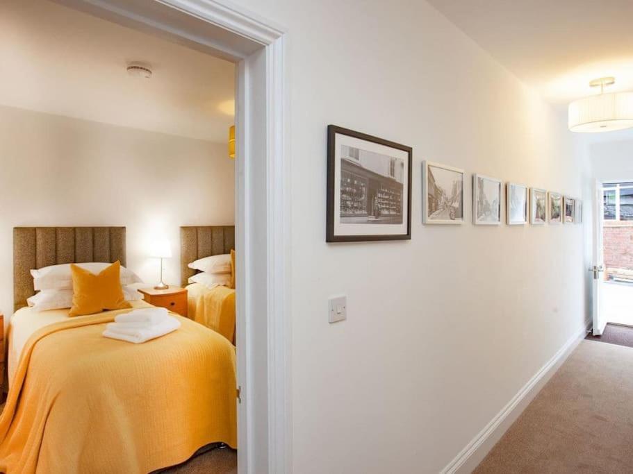 2 Central, Spacious, Apartment With Private Patio Sidmouth Bagian luar foto
