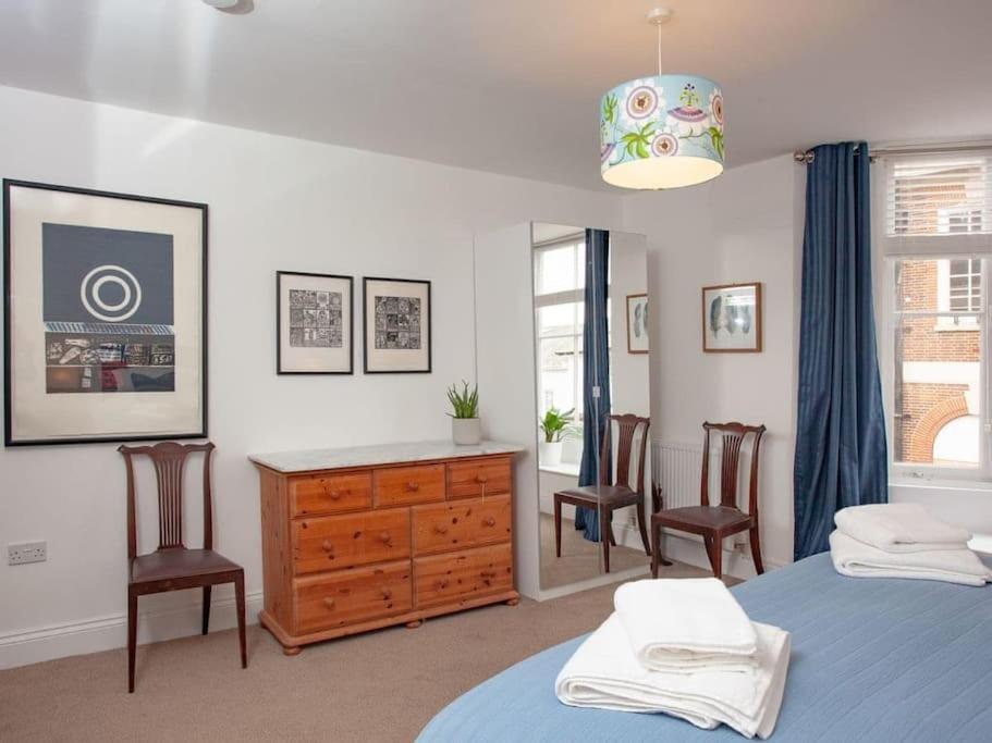 2 Central, Spacious, Apartment With Private Patio Sidmouth Bagian luar foto